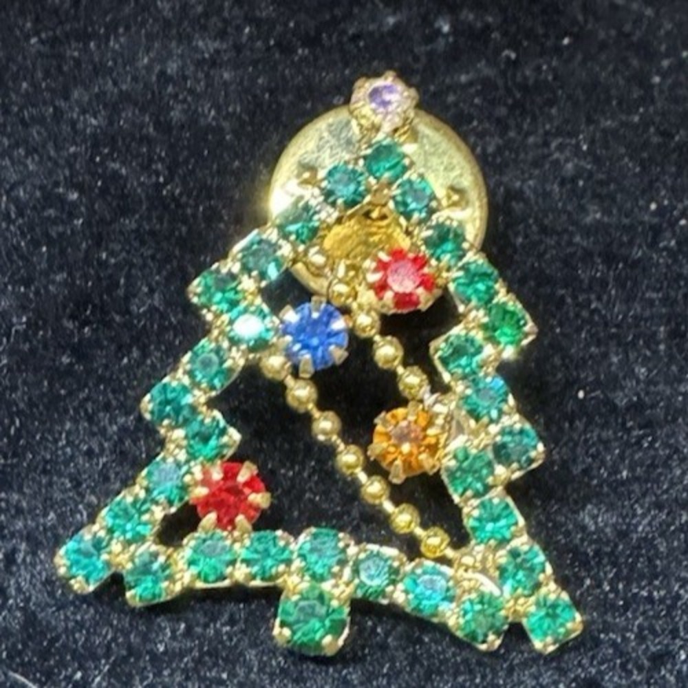Vintage Rhinestone Christmas Tree Brooch Gold Tone Green Red Blue Stones